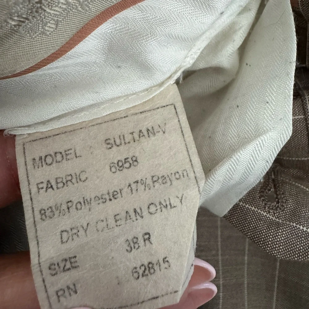 STEVE HARVEY CELEBRITY EDITION TAN STRIPED 3PC SUIT SIZE 44R/38R